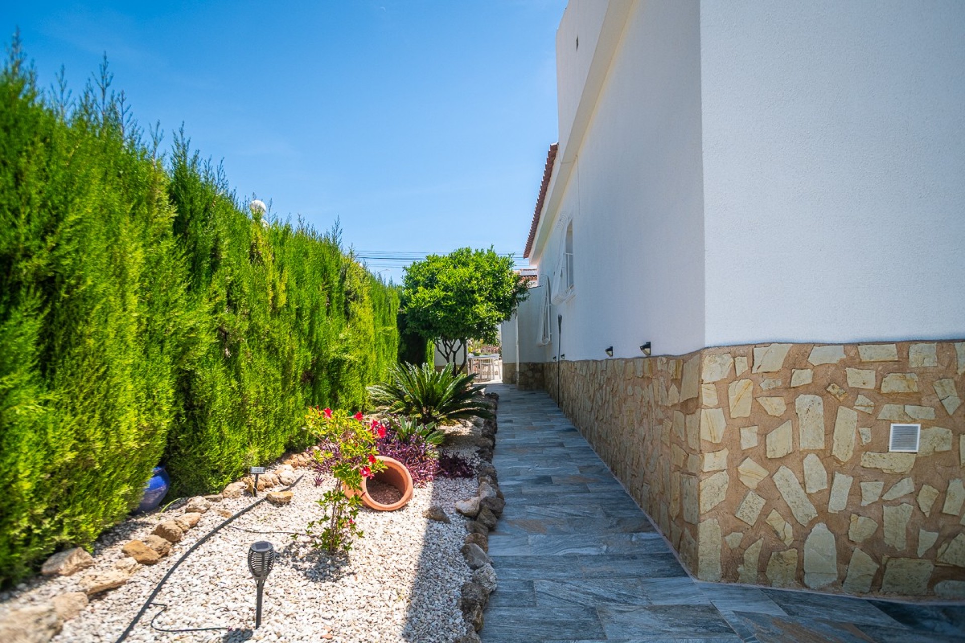 Resale - Villa -
La Marina