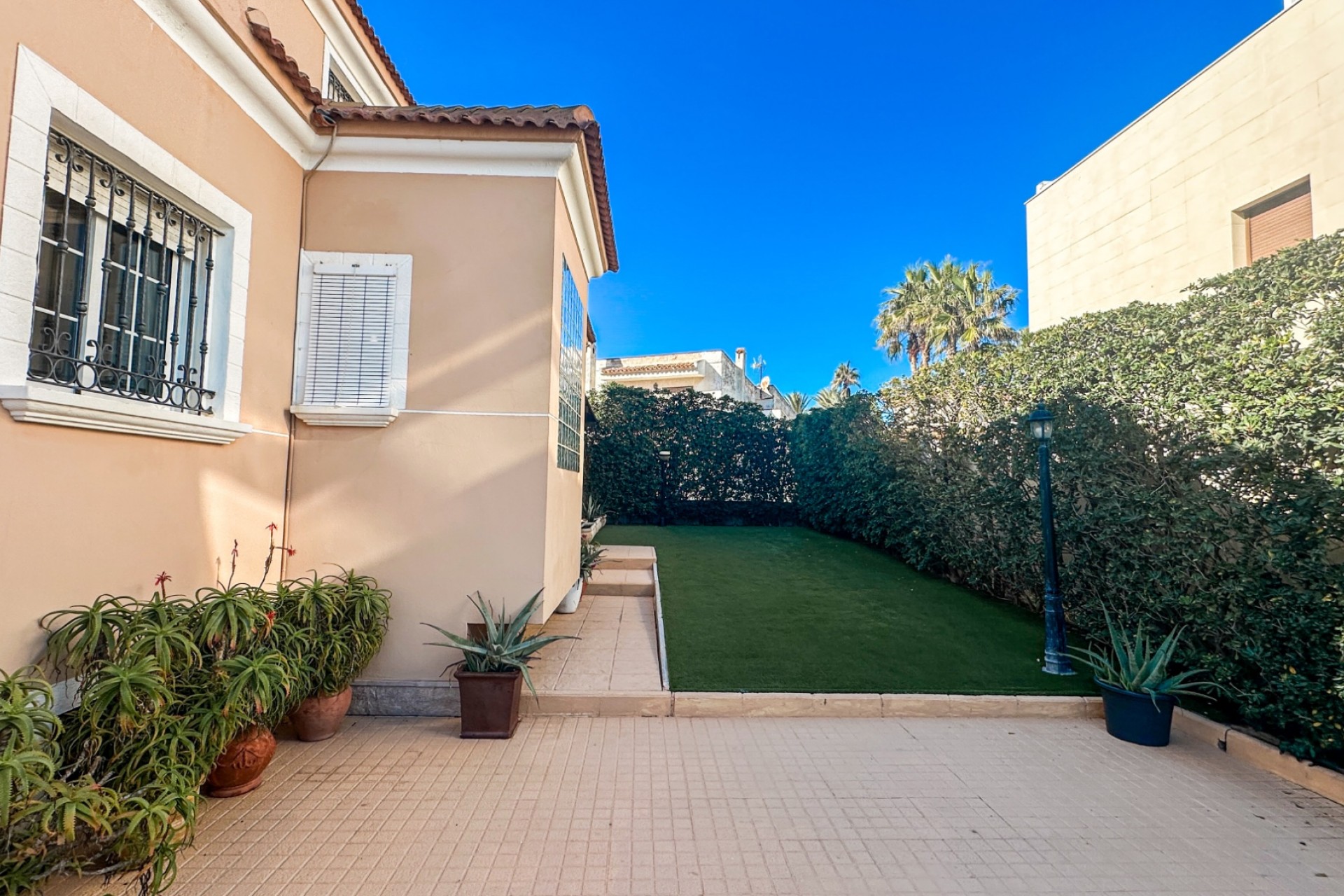 Resale - Villa -
La Mata