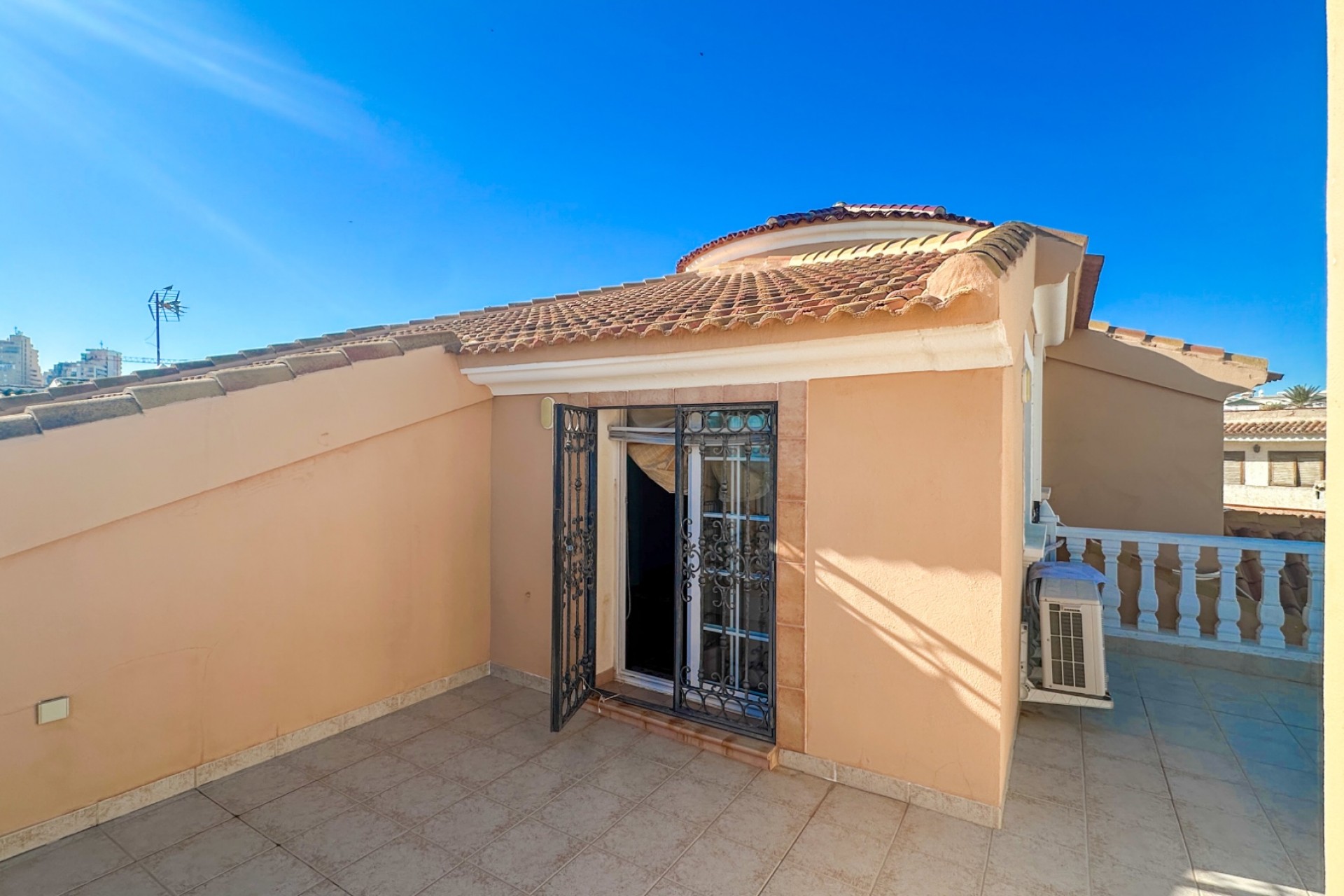 Resale - Villa -
La Mata