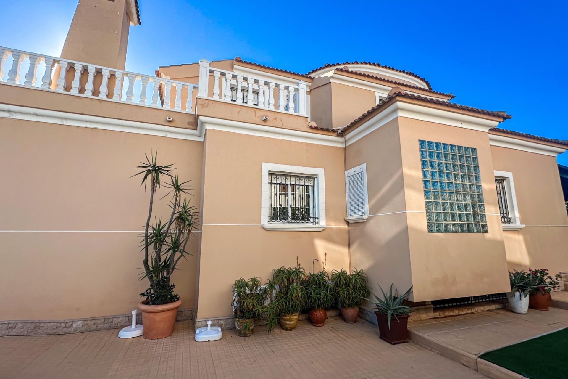 Resale - Villa -
La Mata