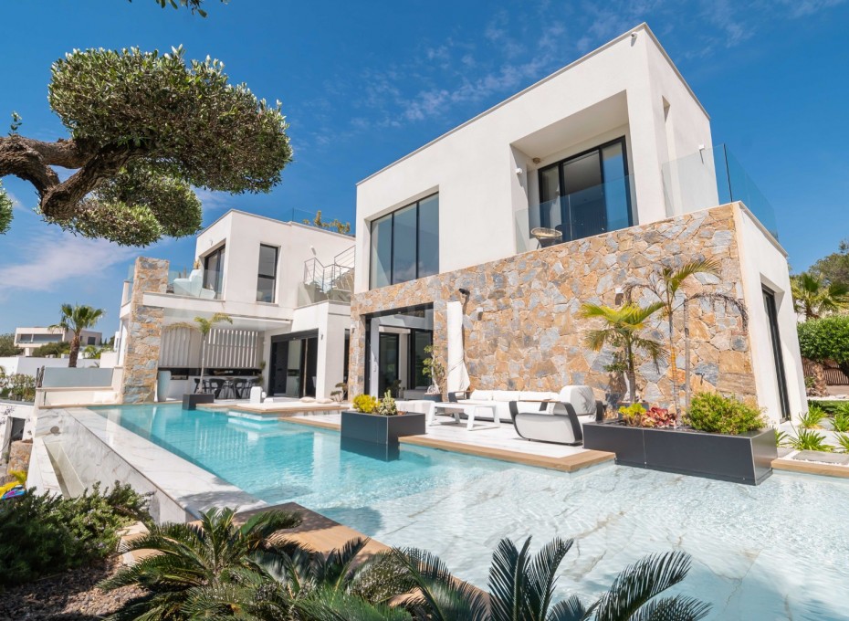 Resale - Villa -
Las colinas - Las colinas golf