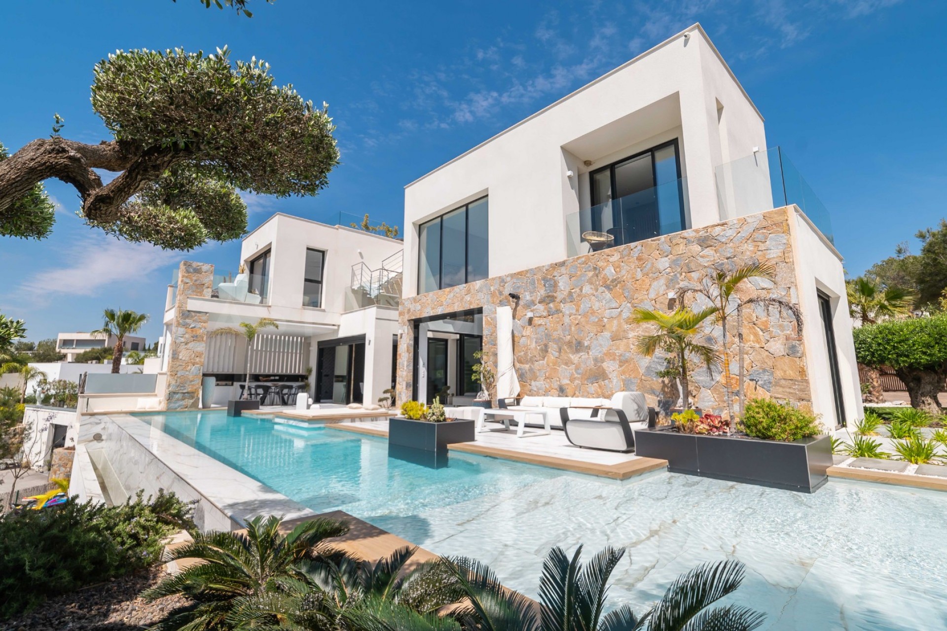 Resale - Villa -
Las colinas - Las colinas golf