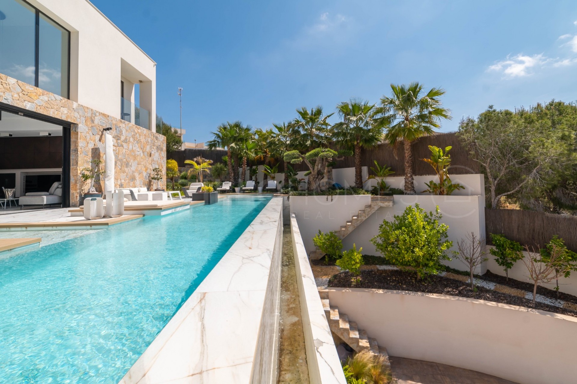 Resale - Villa -
Las colinas - Las colinas golf