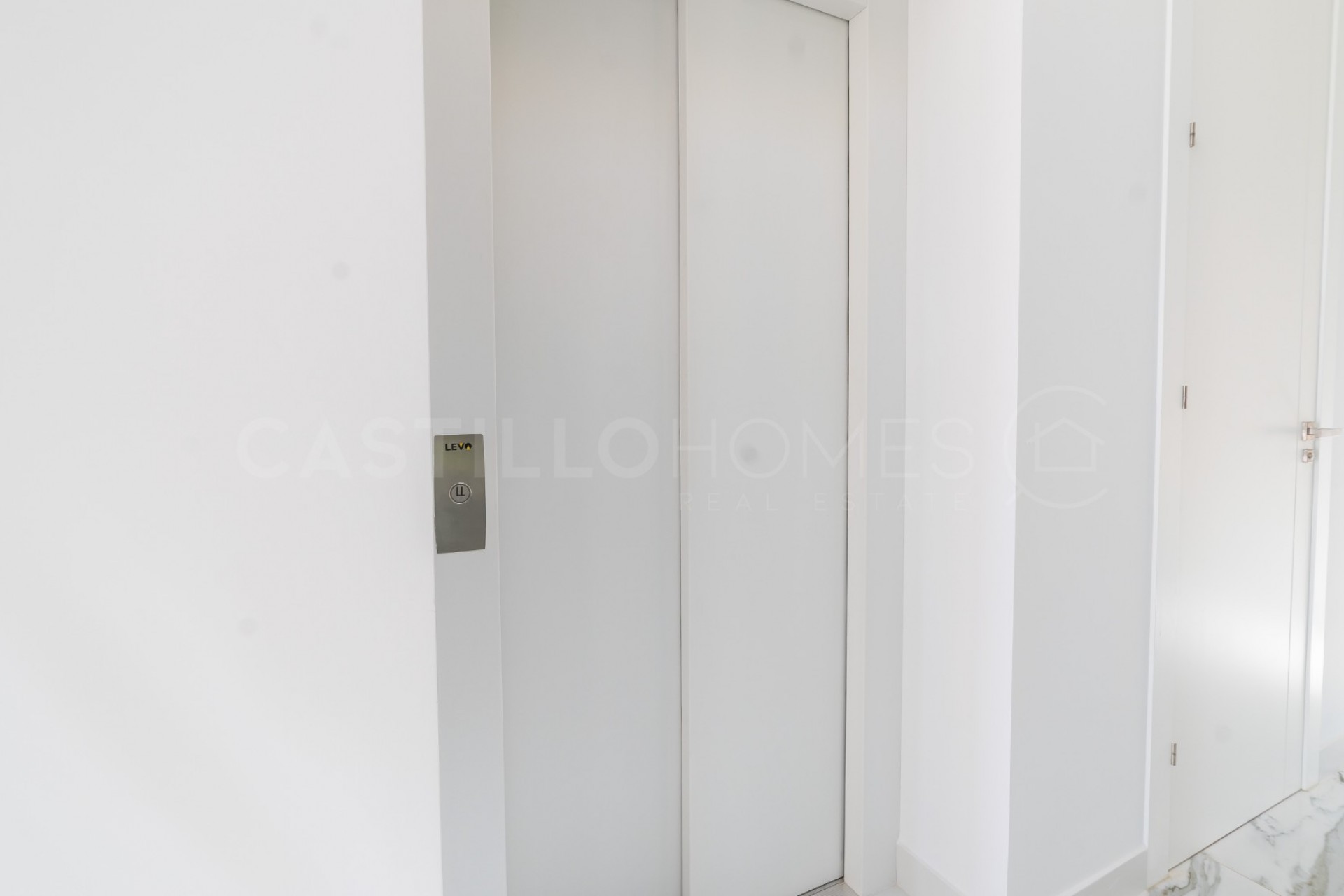 Resale - Villa -
Las colinas - Las colinas golf