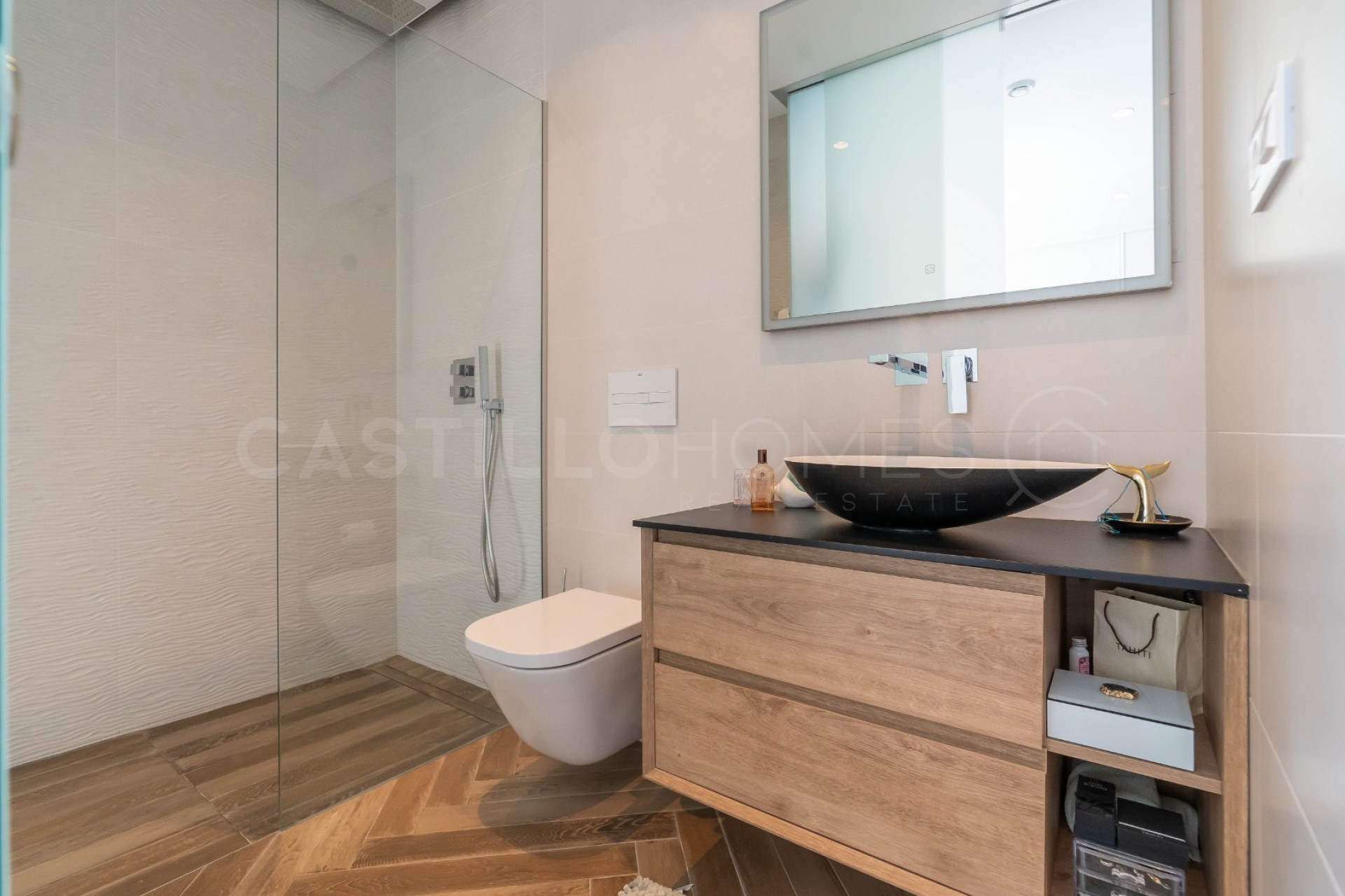 Resale - Villa -
Las colinas - Las colinas golf