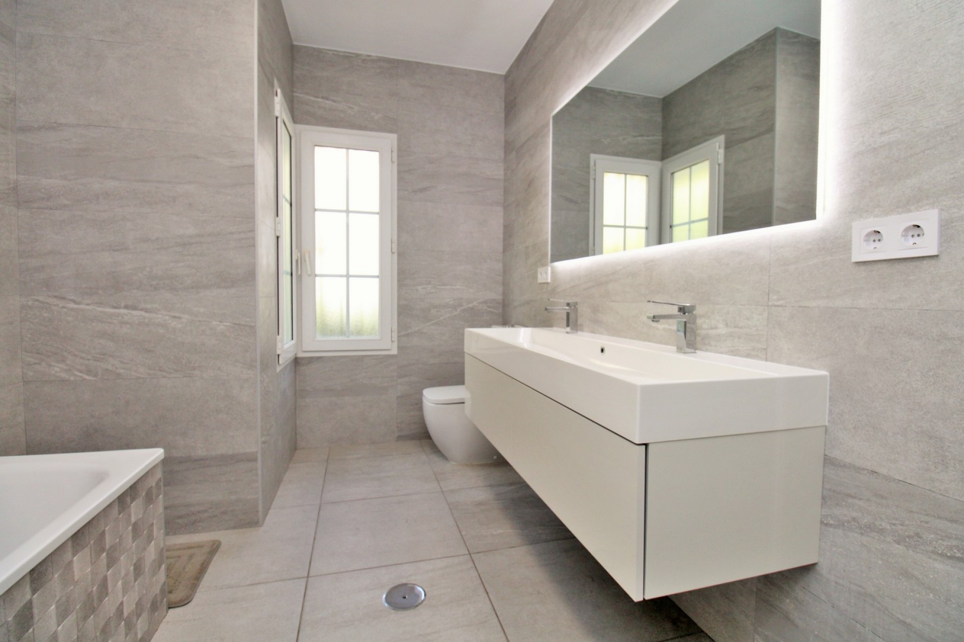 Resale - Villa -
Las Ramblas