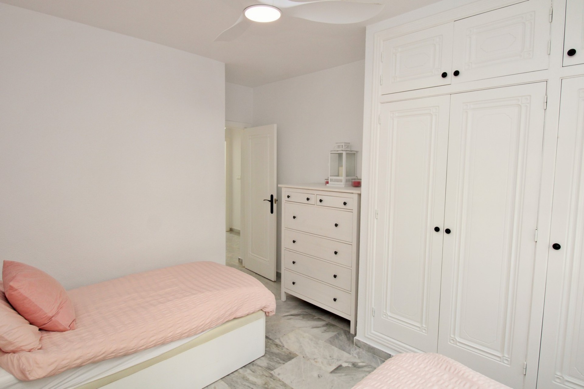 Resale - Villa -
Las Ramblas