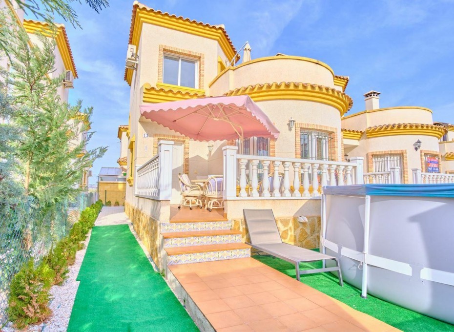 Resale - Villa -
Los Montesinos - La Herrada
