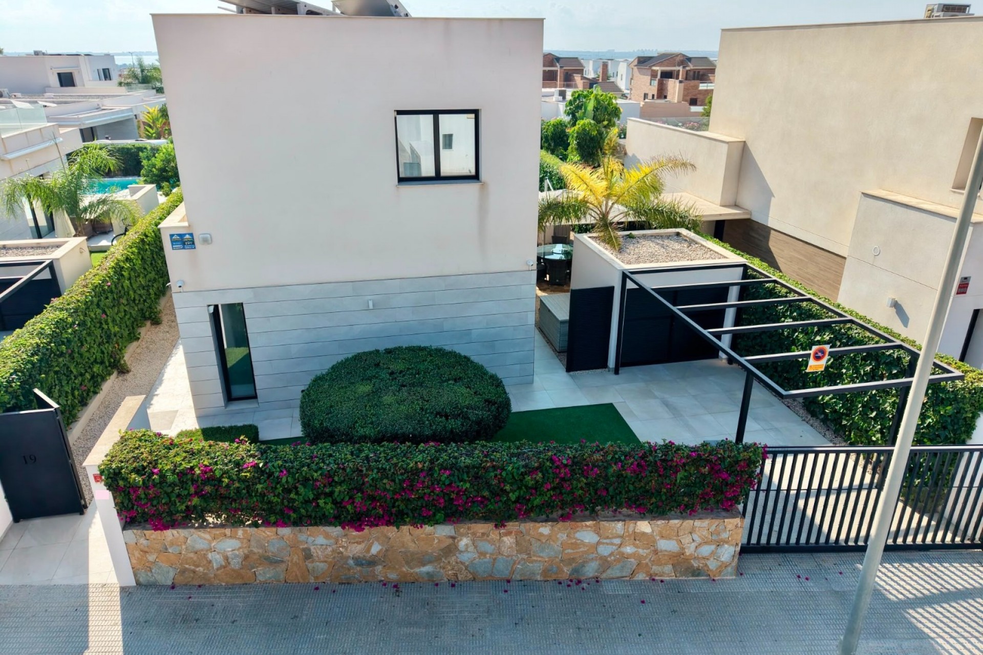 Resale - Villa -
Los Montesinos - La Herrada