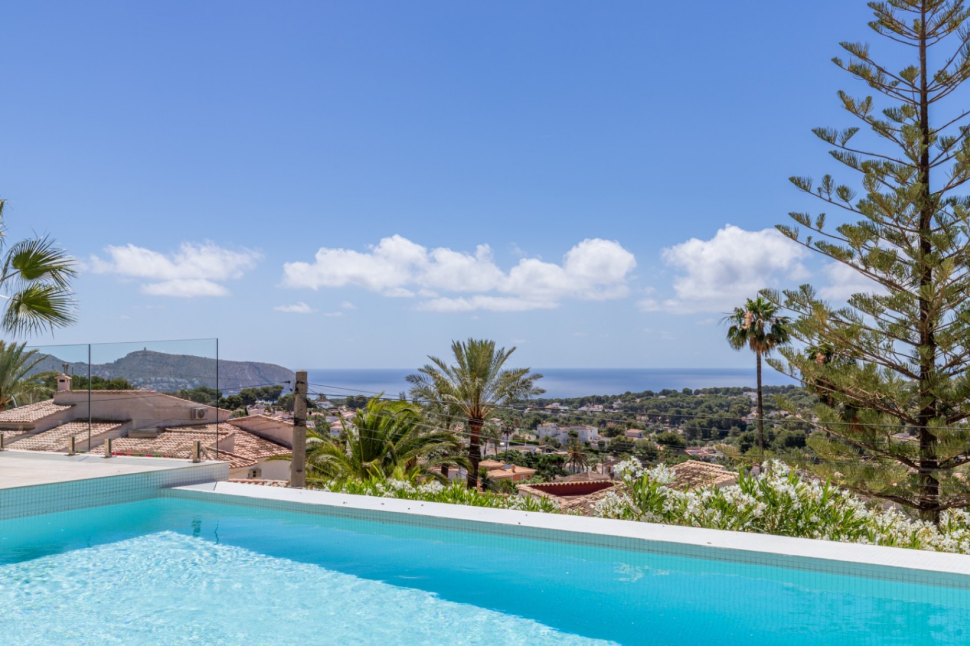 Resale - Villa -
Moraira - Benimeit