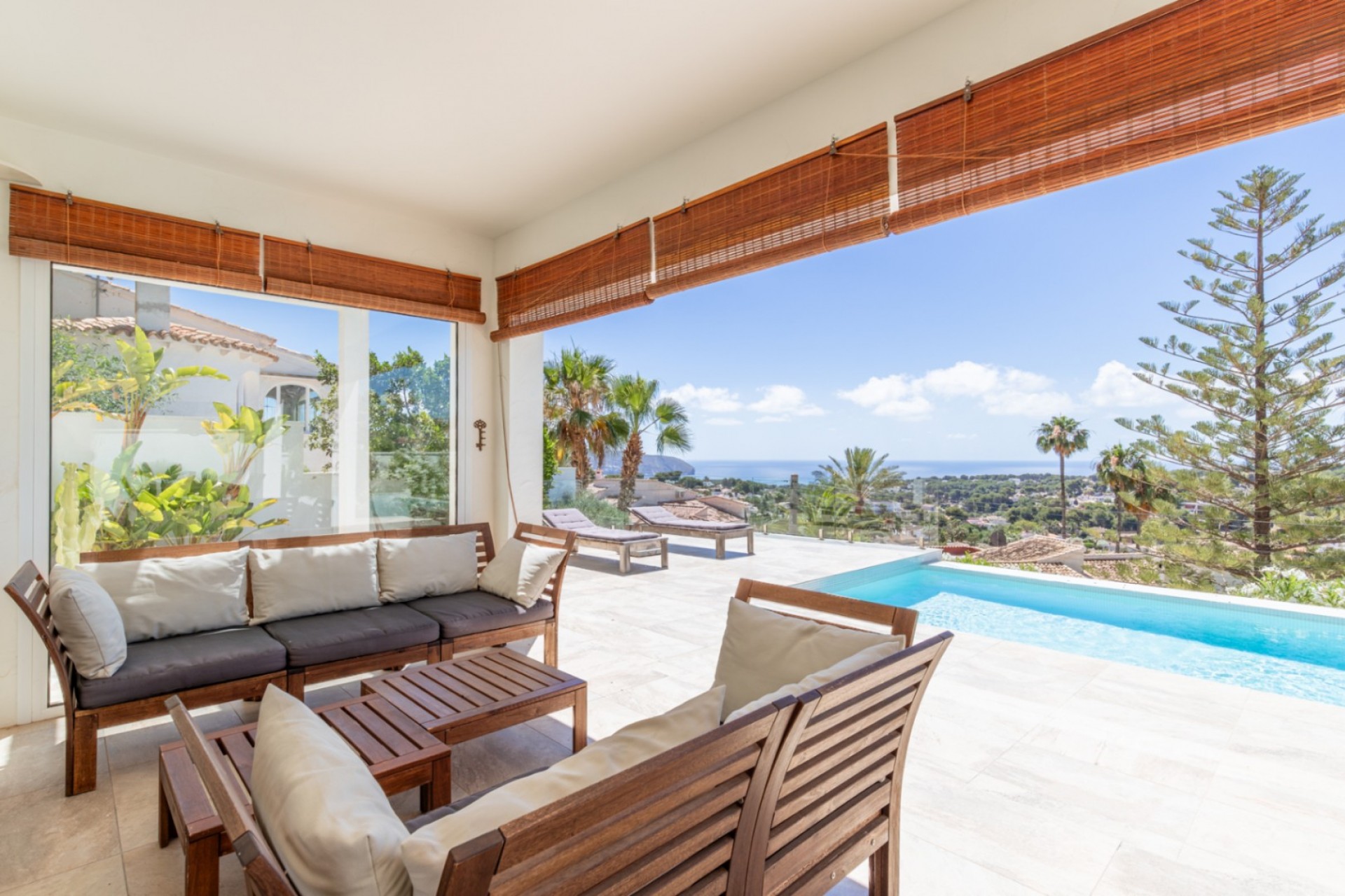 Resale - Villa -
Moraira - Benimeit