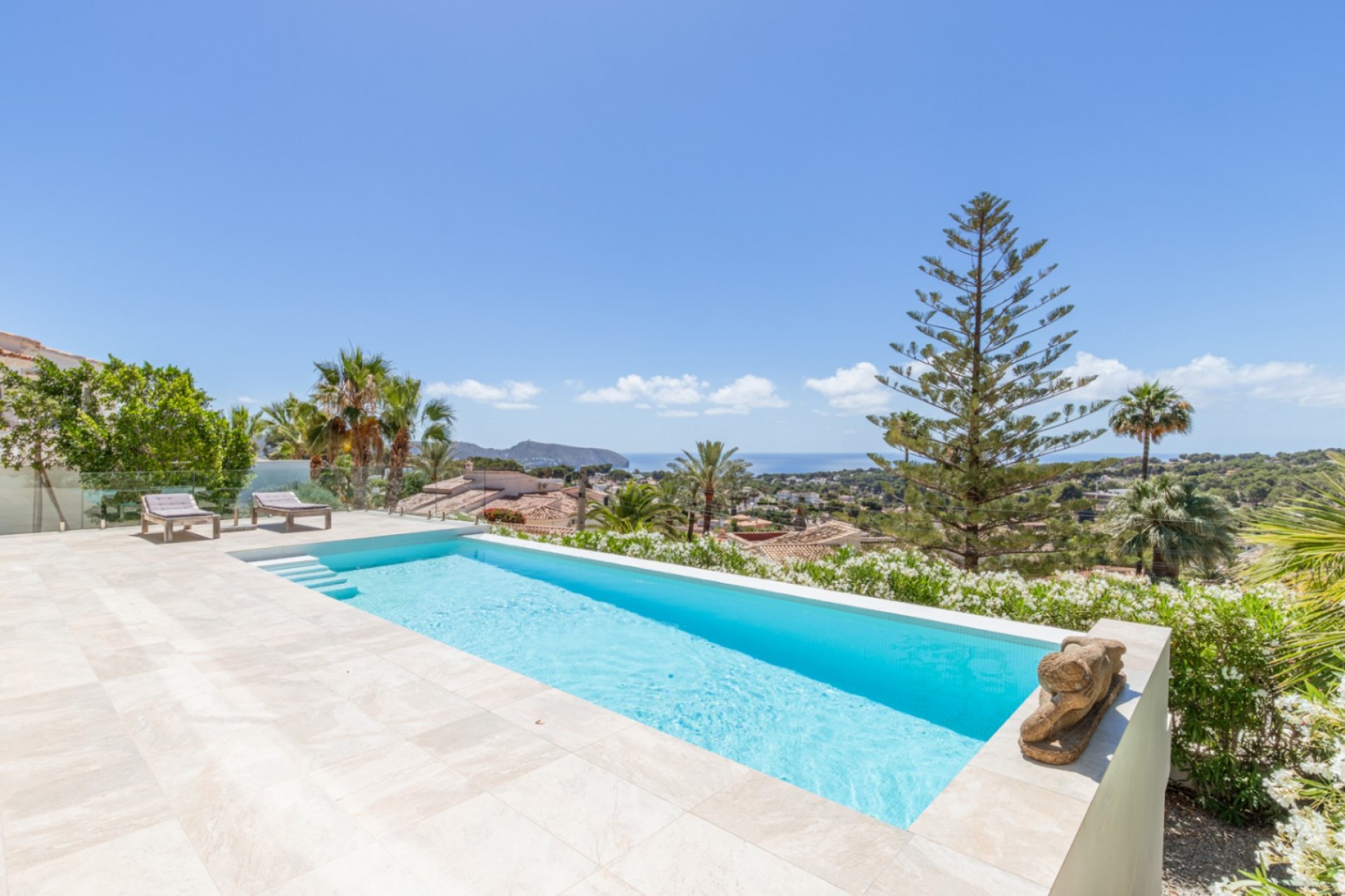 Resale - Villa -
Moraira - Benimeit
