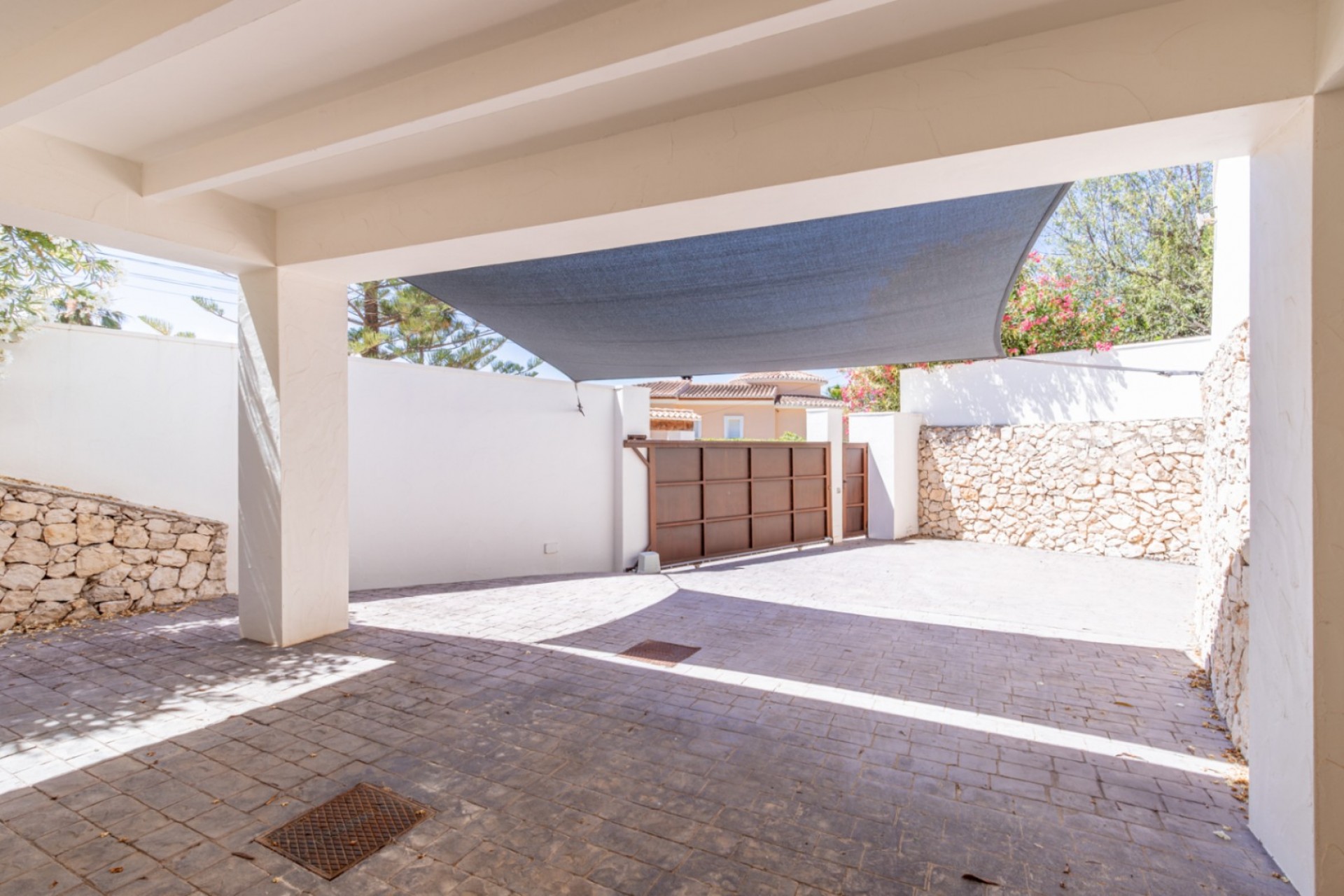 Resale - Villa -
Moraira - Benimeit
