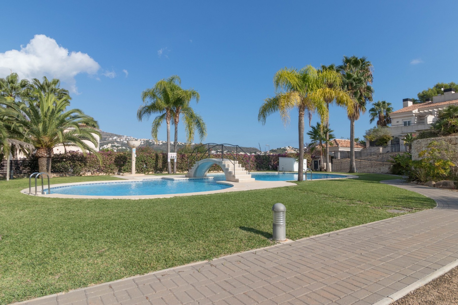 Resale - Villa -
Moraira - Sabatera
