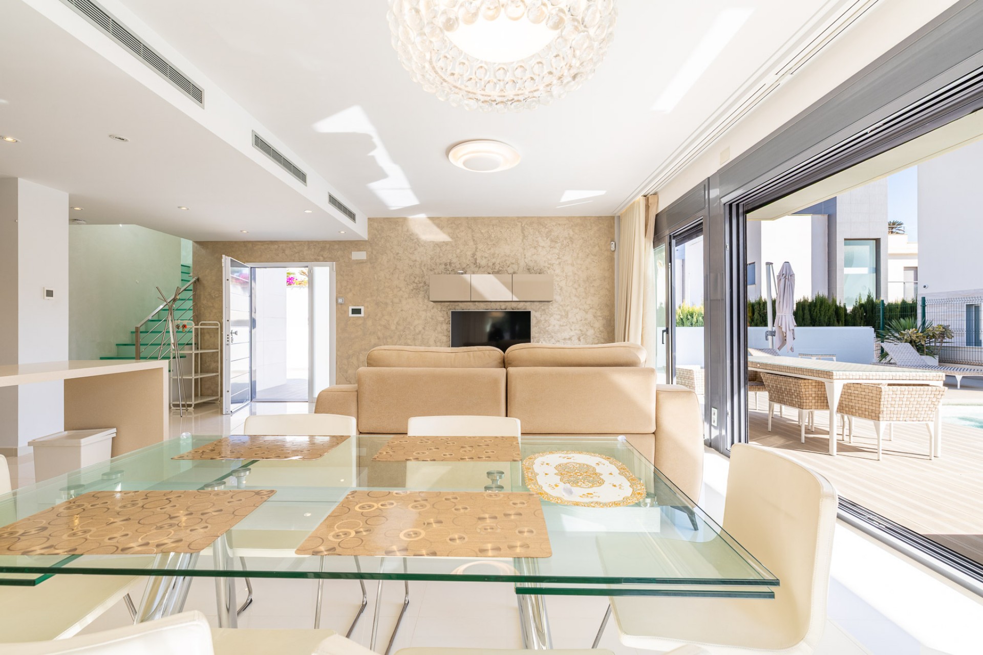 Resale - Villa -
Orihuela Costa - Campoamor