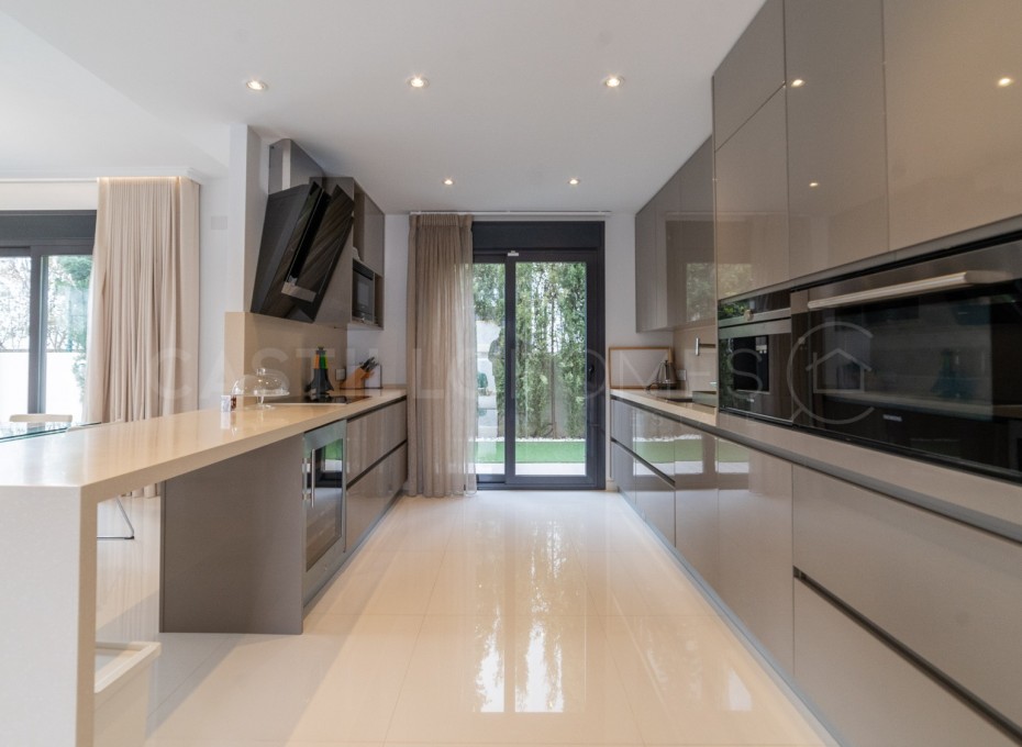 Resale - Villa -
Orihuela Costa - Campoamor