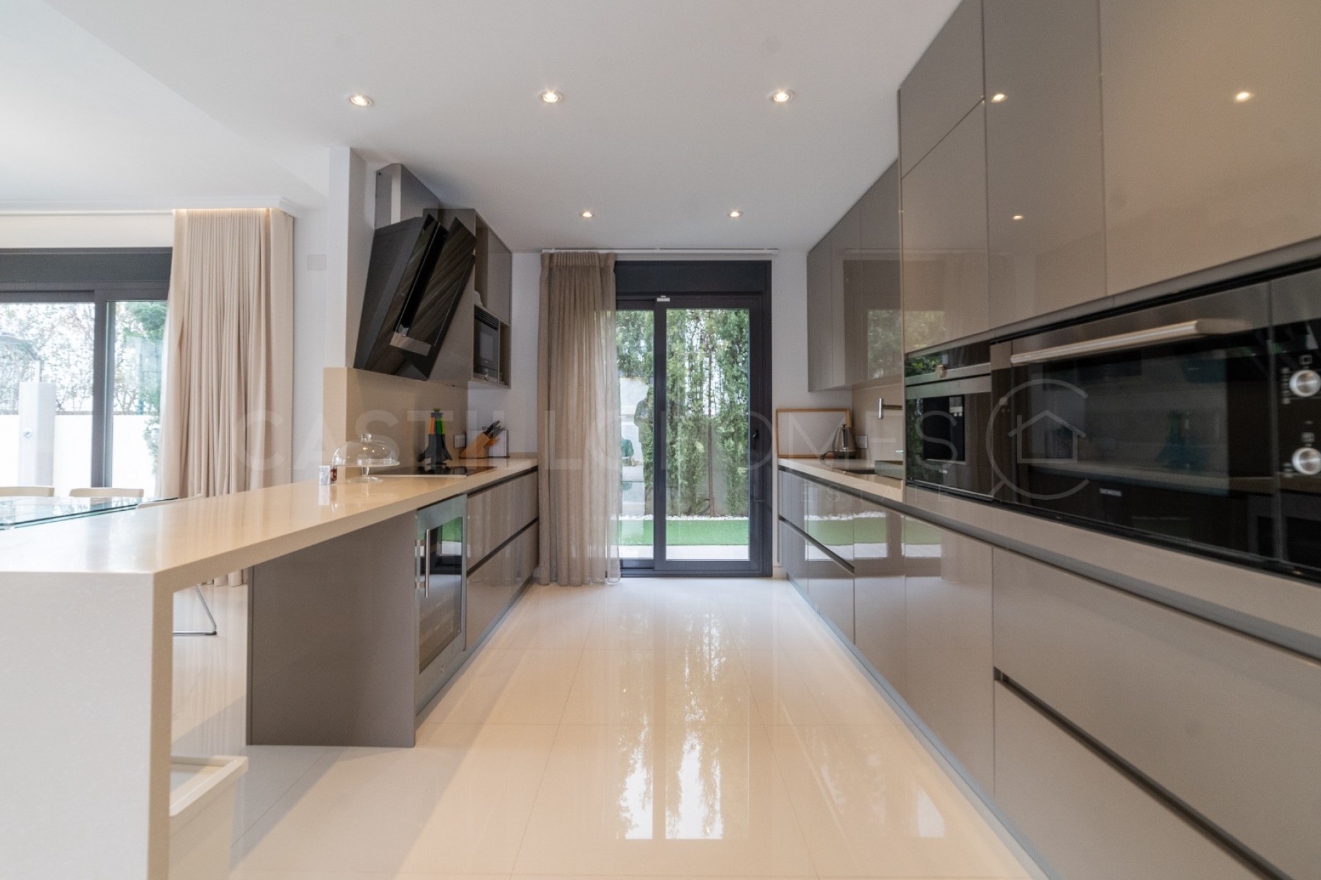 Resale - Villa -
Orihuela Costa - Campoamor