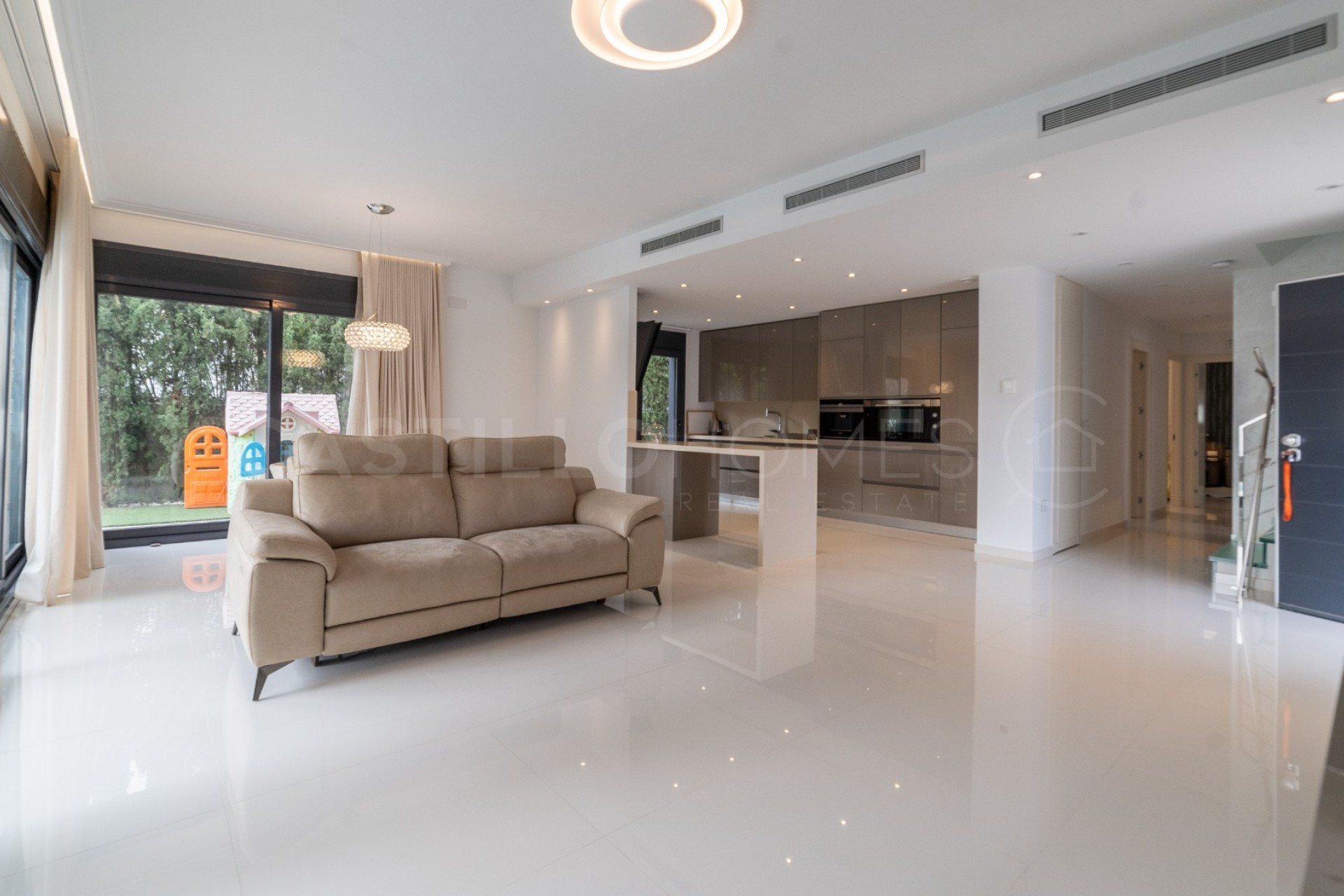 Resale - Villa -
Orihuela Costa - Campoamor