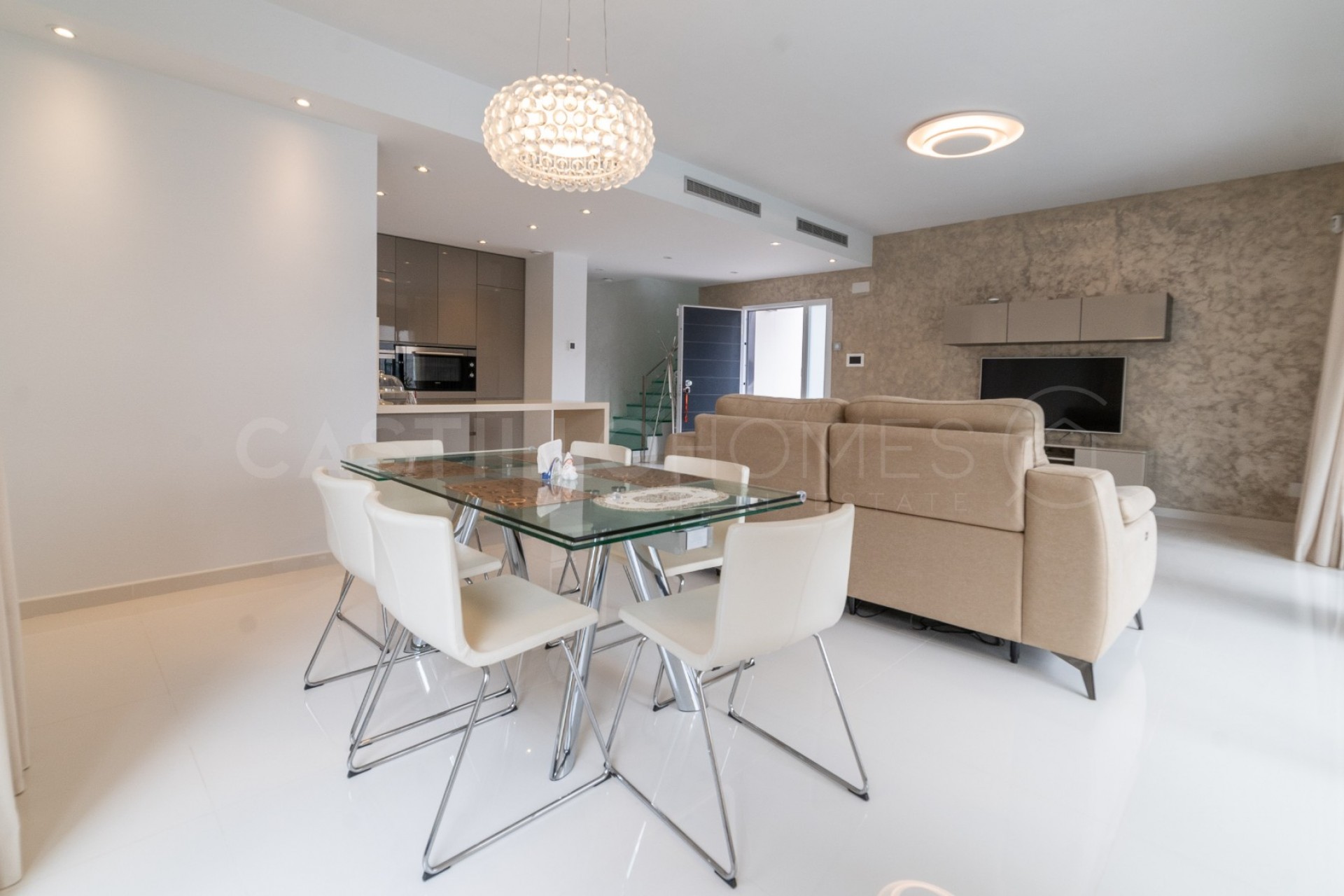 Resale - Villa -
Orihuela Costa - Campoamor