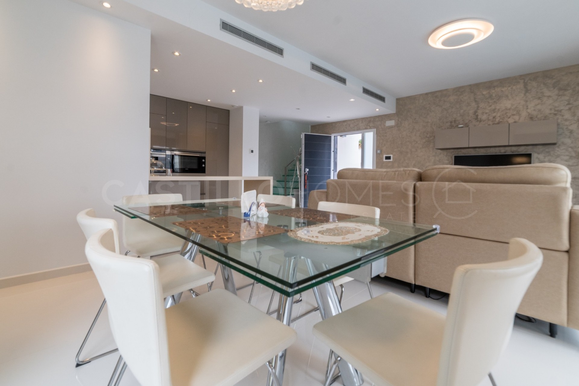 Resale - Villa -
Orihuela Costa - Campoamor