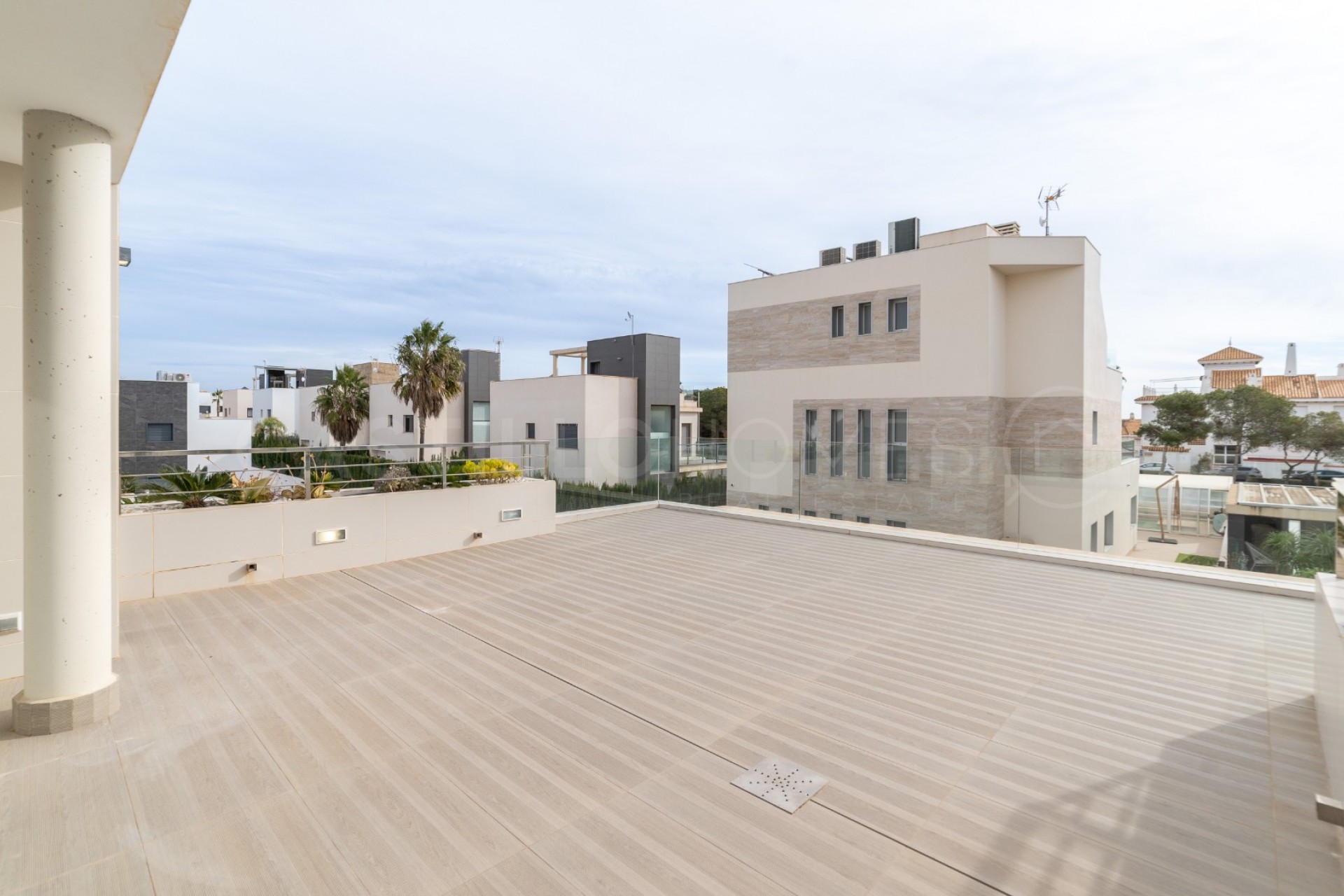 Resale - Villa -
Orihuela Costa - Campoamor