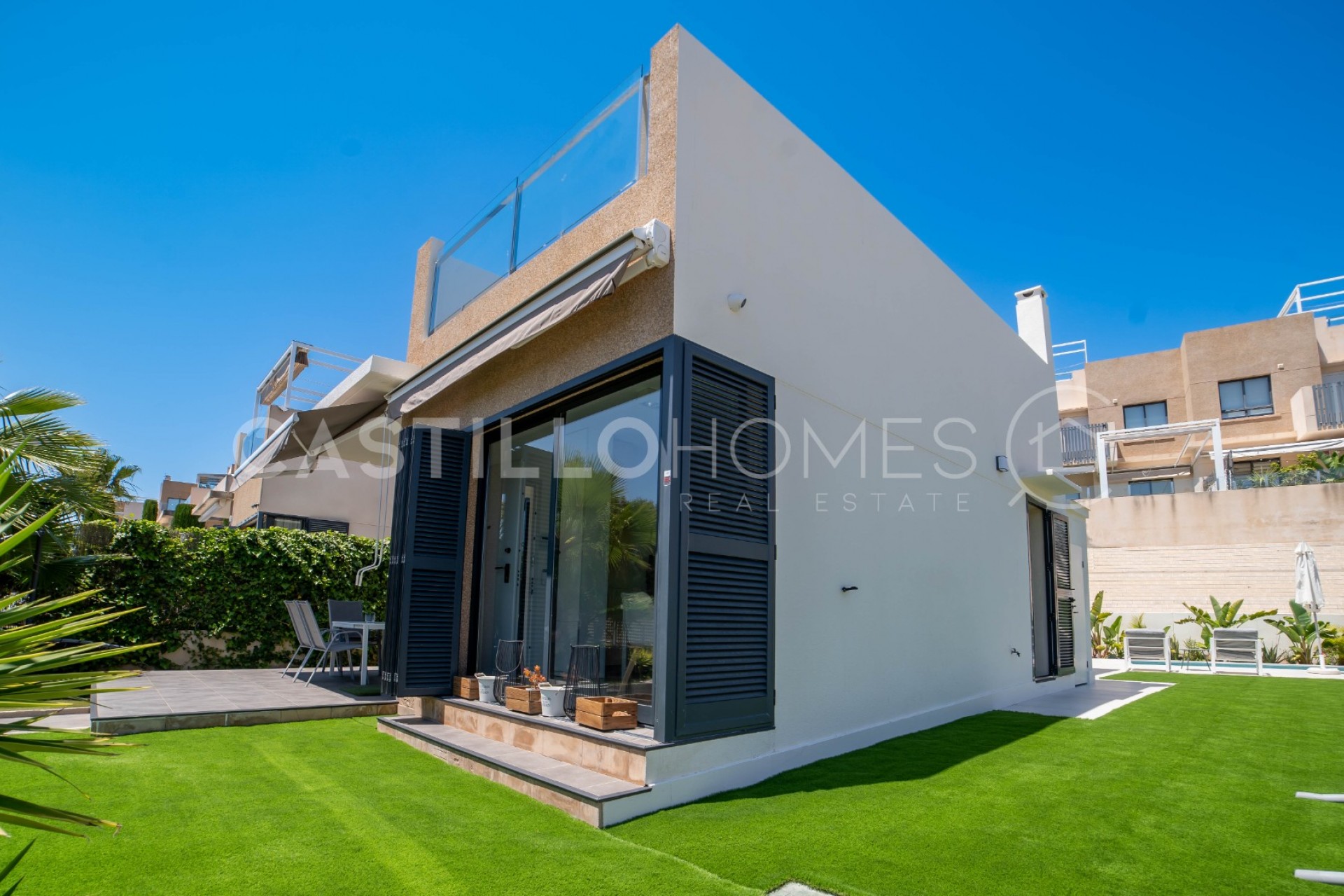 Resale - Villa -
Orihuela Costa - La Zenia