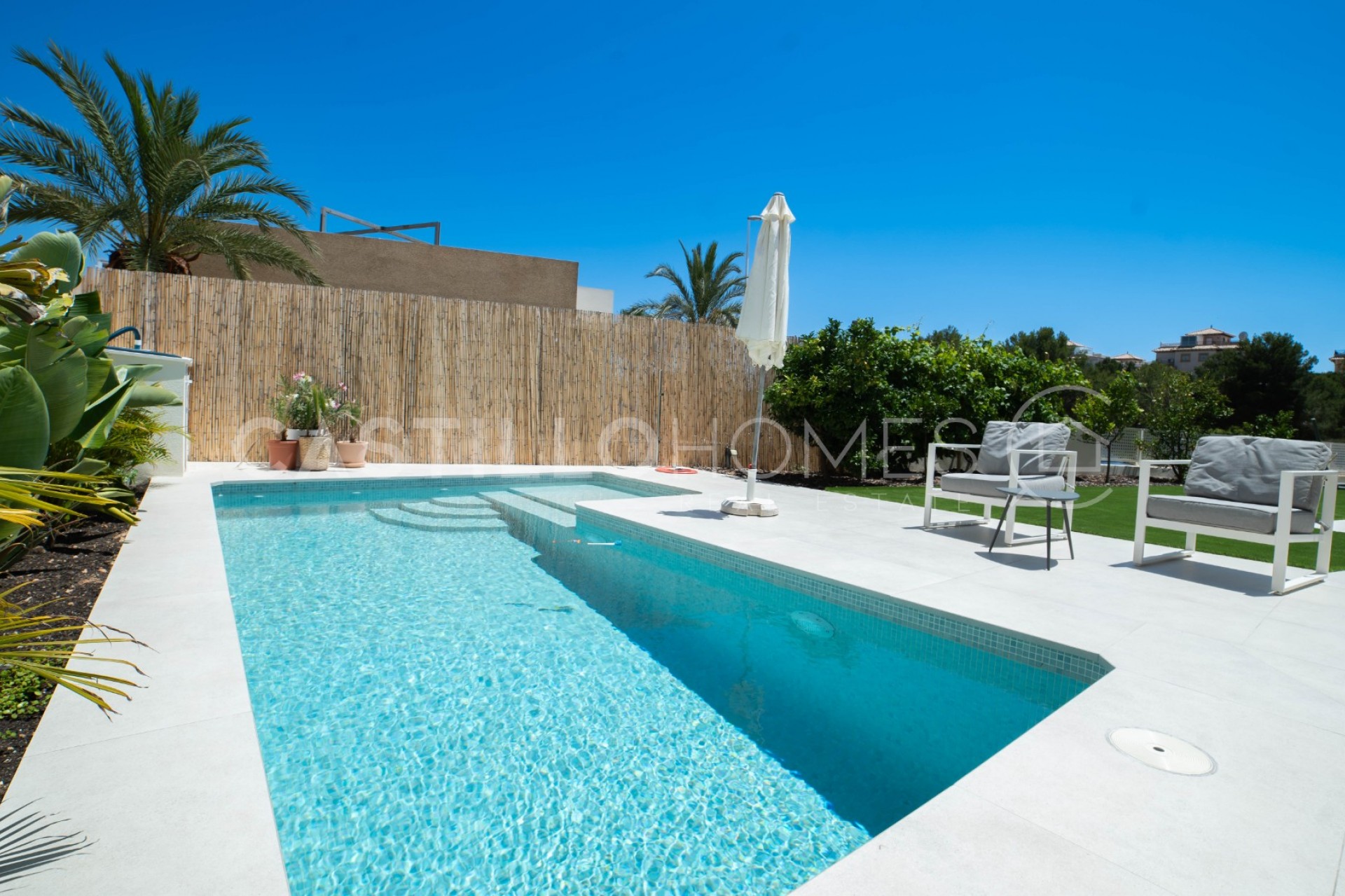 Resale - Villa -
Orihuela Costa - La Zenia