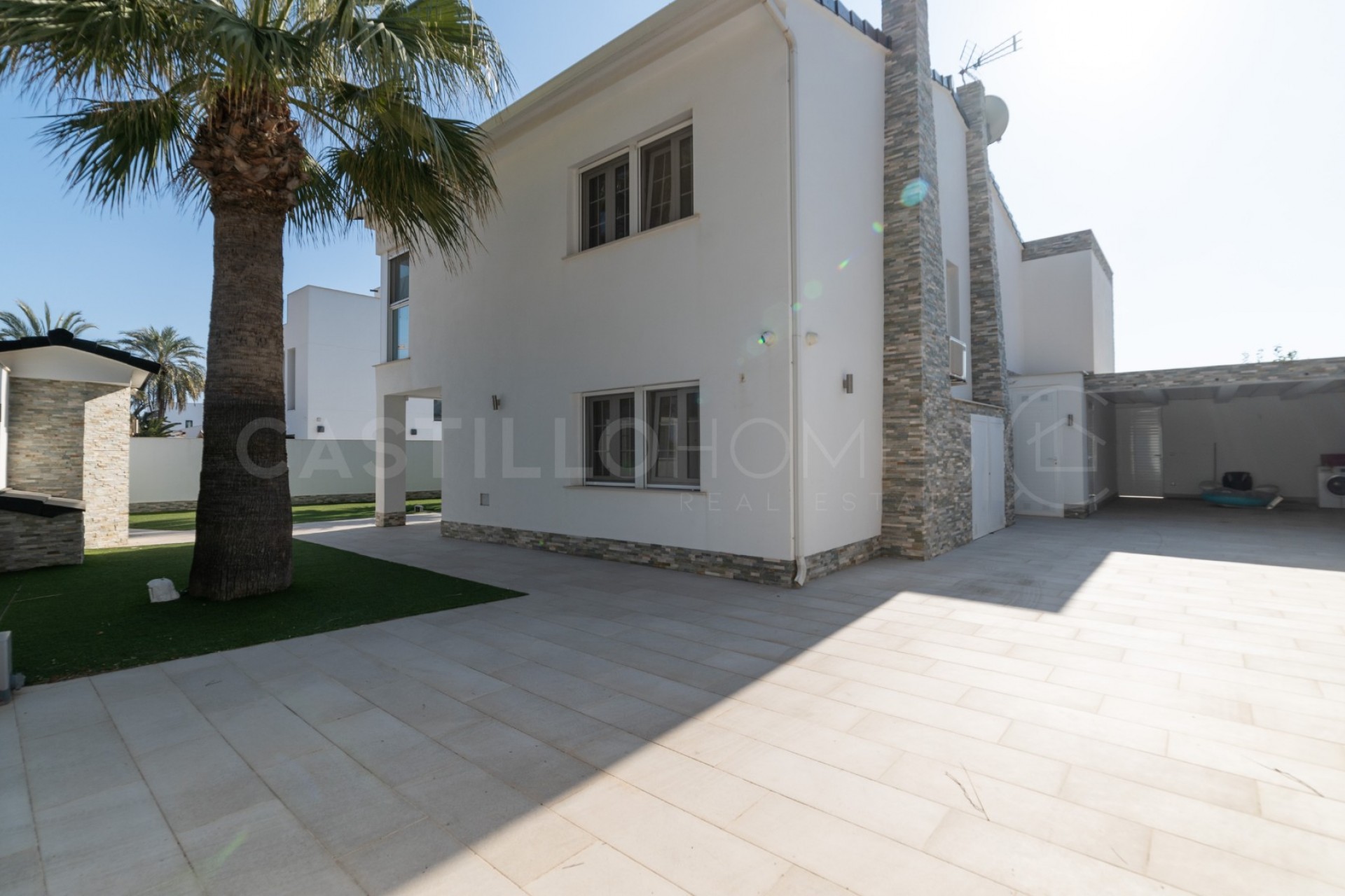 Resale - Villa -
Orihuela Costa - La Zenia