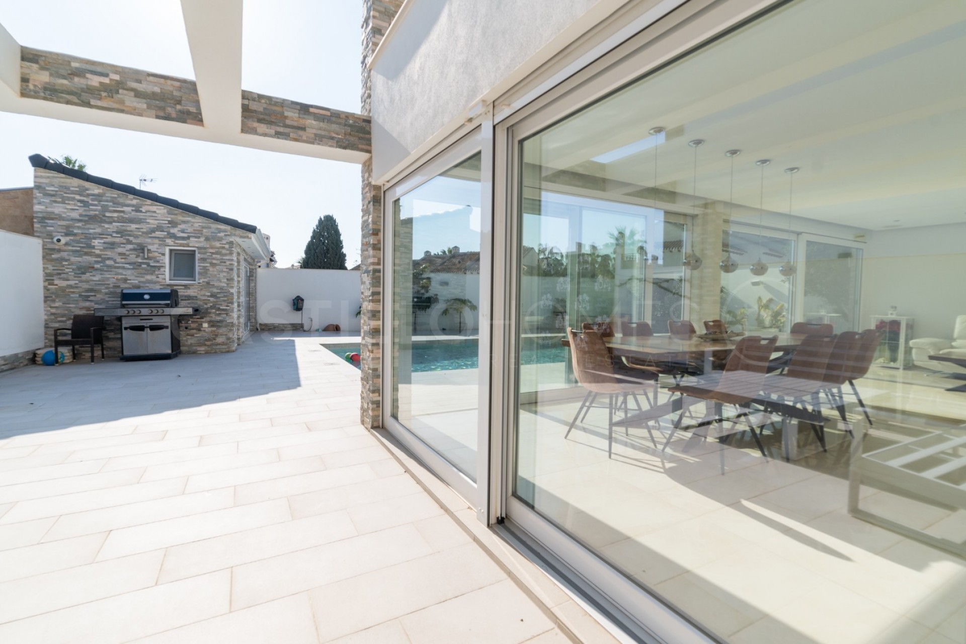 Resale - Villa -
Orihuela Costa - La Zenia