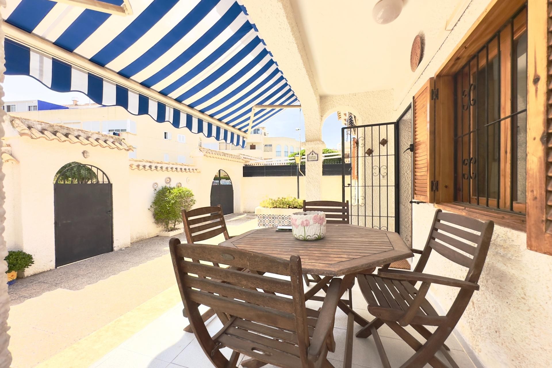 Resale - Villa -
Orihuela Costa - La Zenia