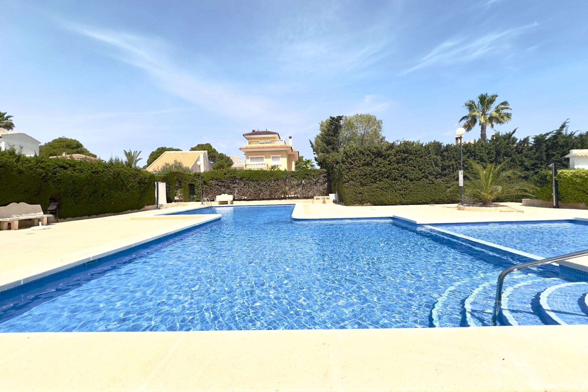 Resale - Villa -
Orihuela Costa - La Zenia