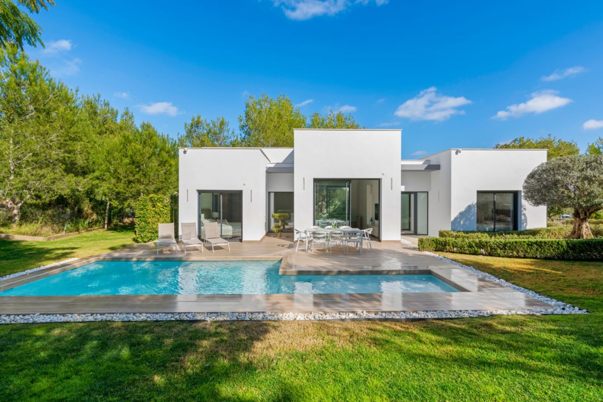 Resale - Villa -
Orihuela Costa - Las Colinas golf