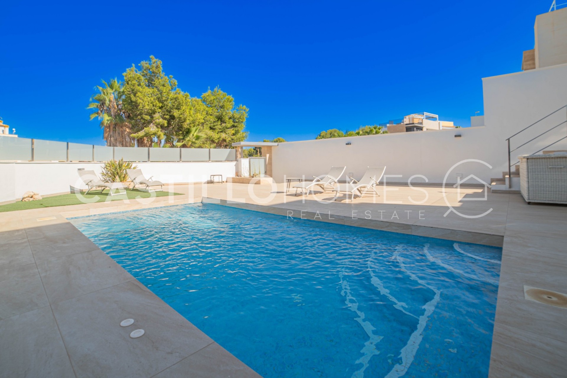 Resale - Villa -
Orihuela Costa - Las Filipinas