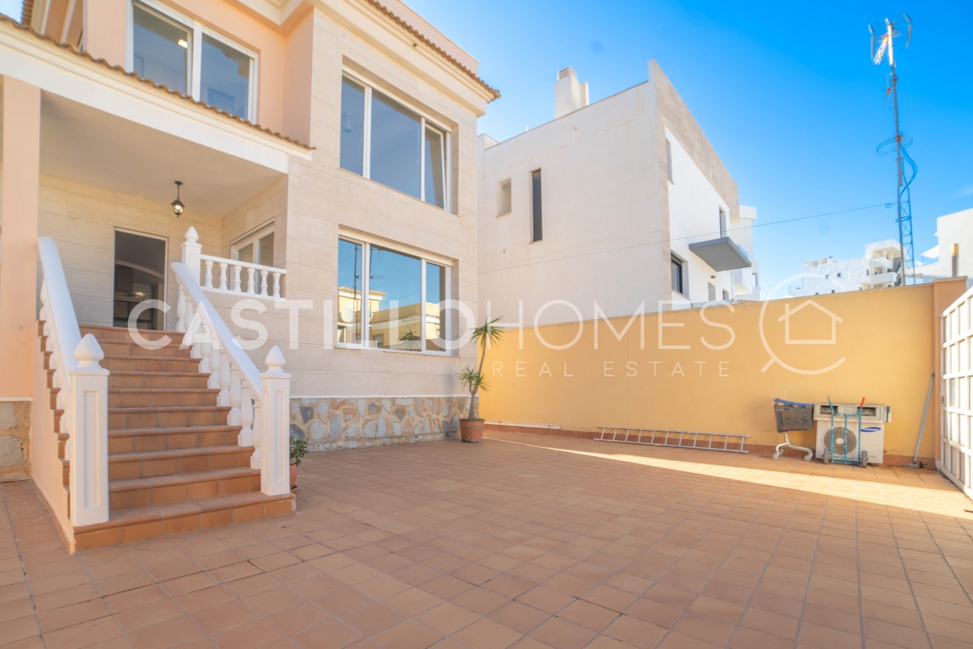 Resale - Villa -
Orihuela Costa - Las Filipinas