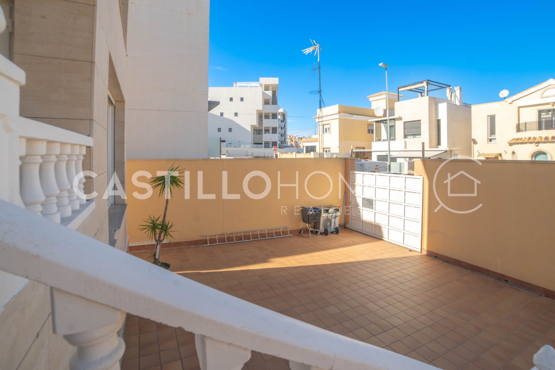 Resale - Villa -
Orihuela Costa - Las Filipinas