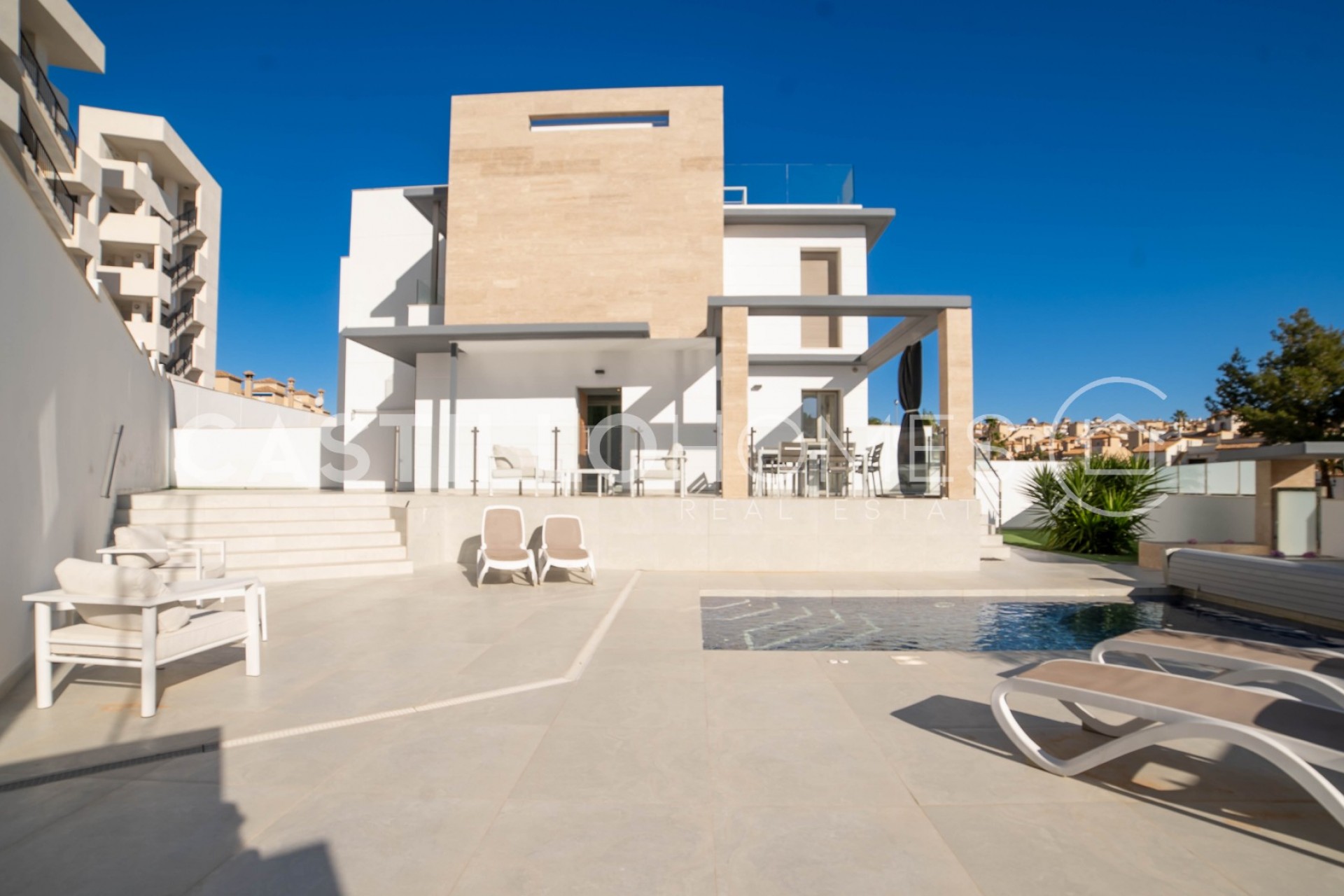 Resale - Villa -
Orihuela Costa - Las Filipinas