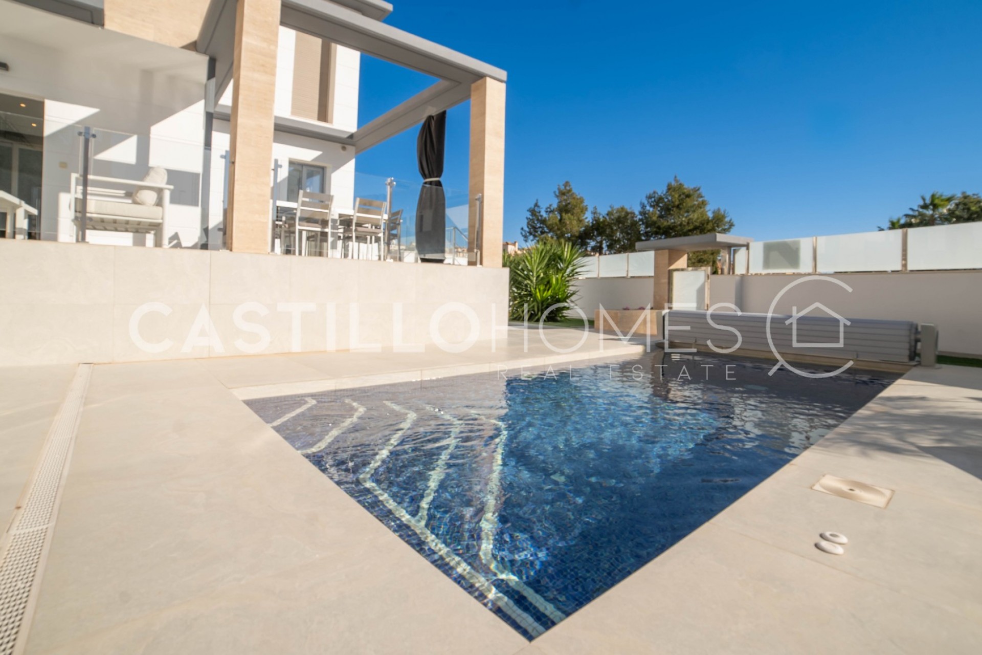 Resale - Villa -
Orihuela Costa - Las Filipinas