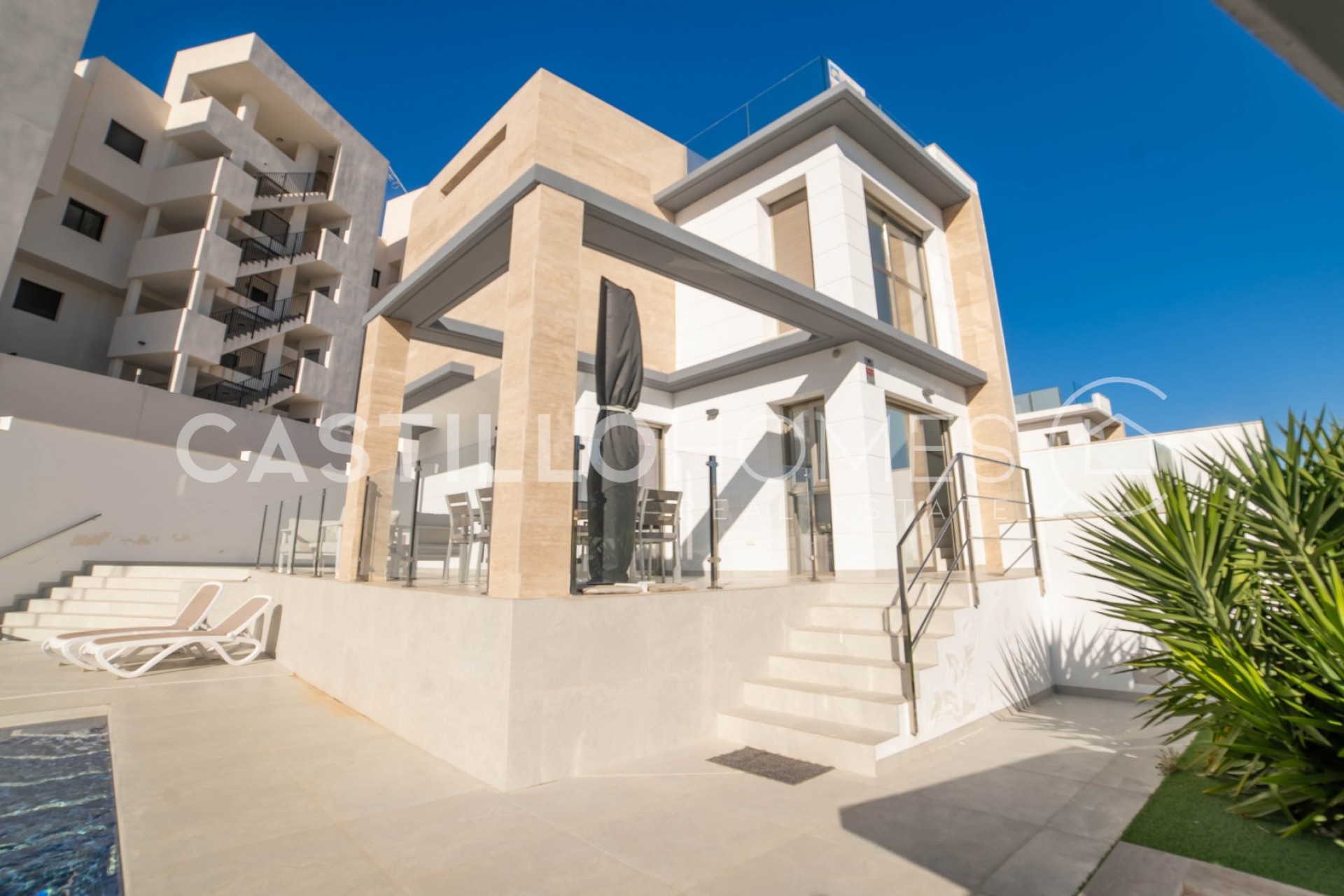 Resale - Villa -
Orihuela Costa - Las Filipinas