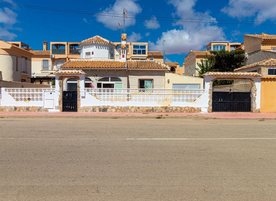 Resale - Villa -
Orihuela Costa - Los Almendros-La Florida