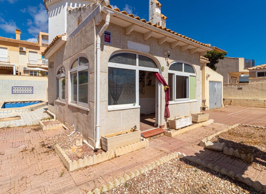 Resale - Villa -
Orihuela Costa - Los Almendros-La Florida