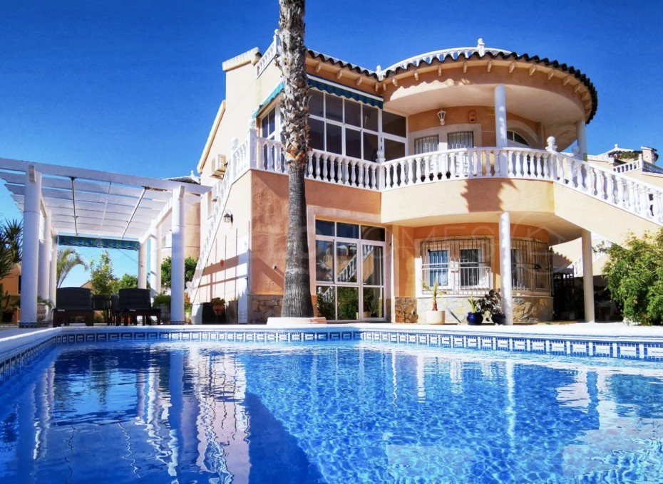 Resale - Villa -
Orihuela Costa - Los Altos