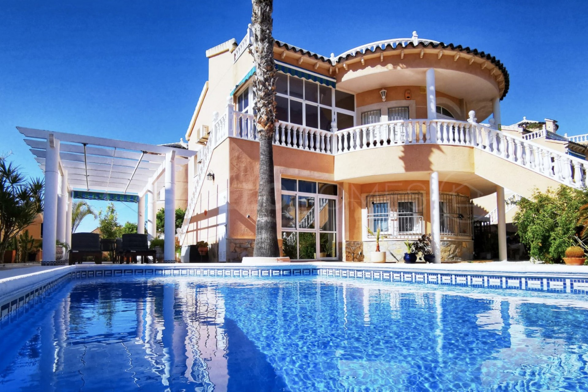 Resale - Villa -
Orihuela Costa - Los Altos