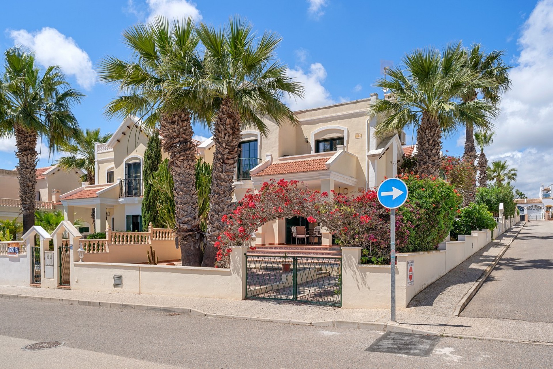 Resale - Villa -
Orihuela Costa* - Los Dolses*