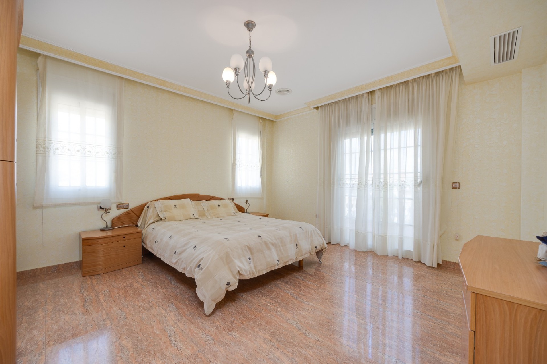 Resale - Villa -
Orihuela Costa - Orihuela