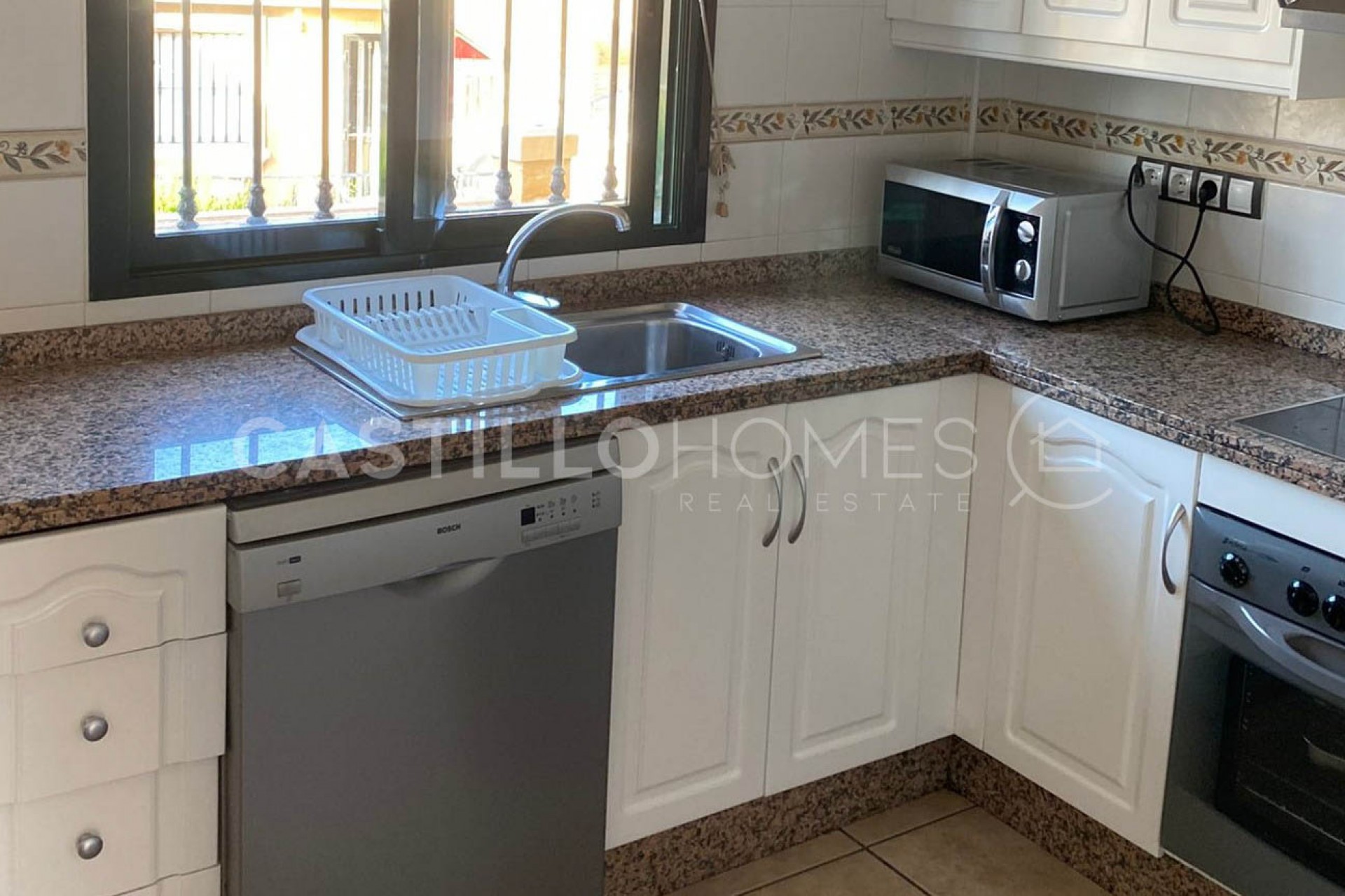 Resale - Villa -
Orihuela Costa - Villamartín