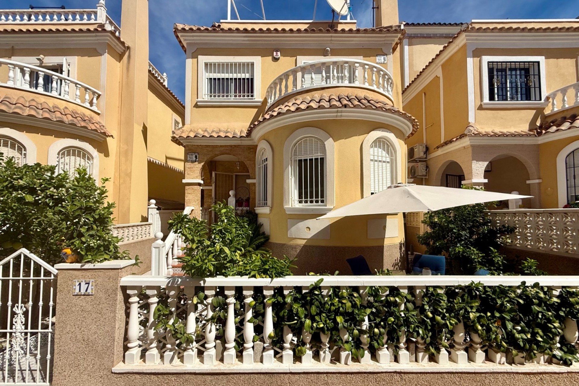 Resale - Villa -
Orihuela Costa - Villamartín