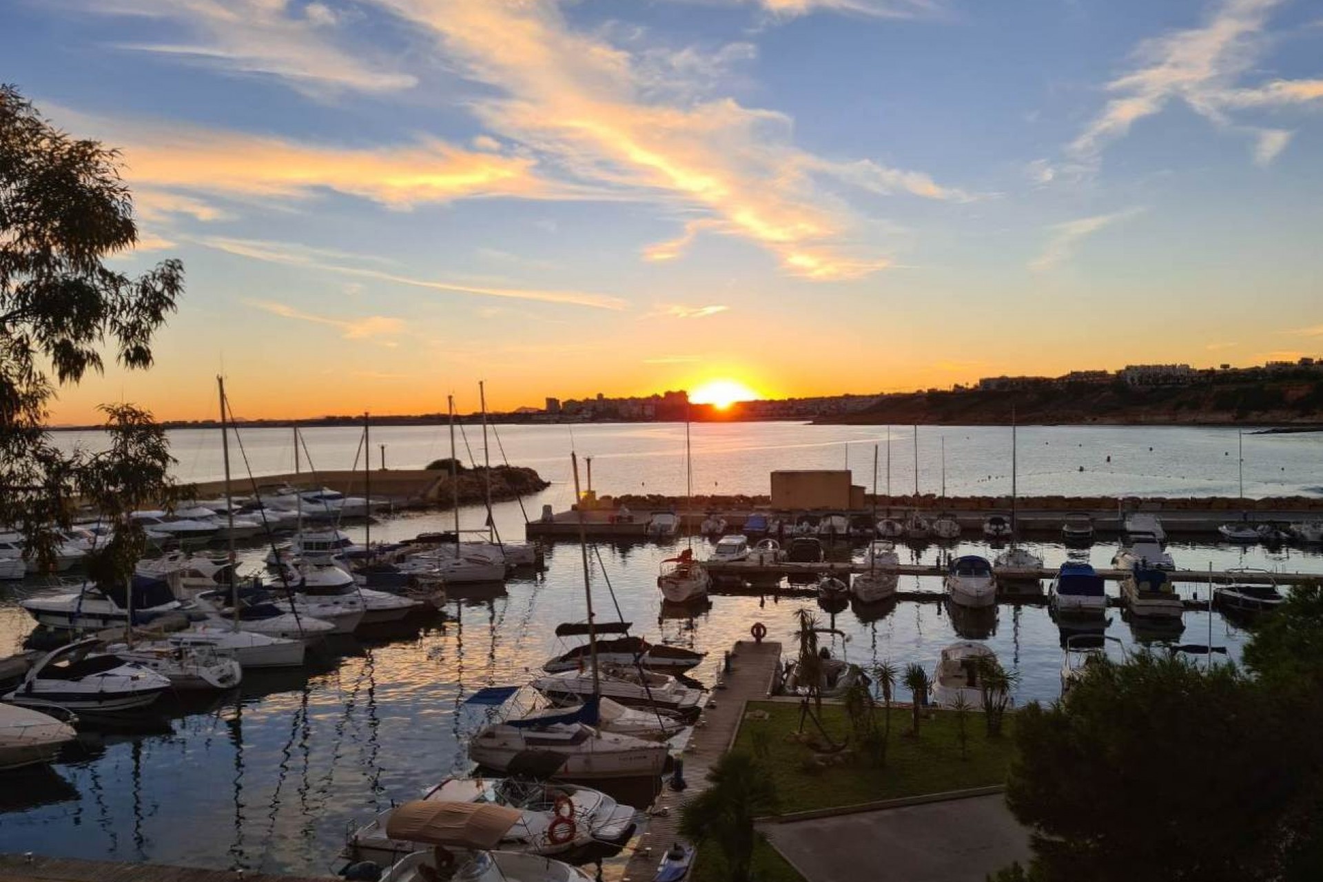 Resale - Villa -
Orihuela Costa - Villamartín