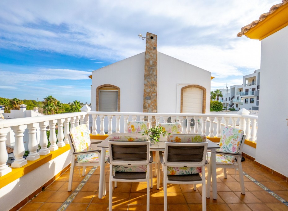 Resale - Villa -
Orihuela Costa - Villamartín