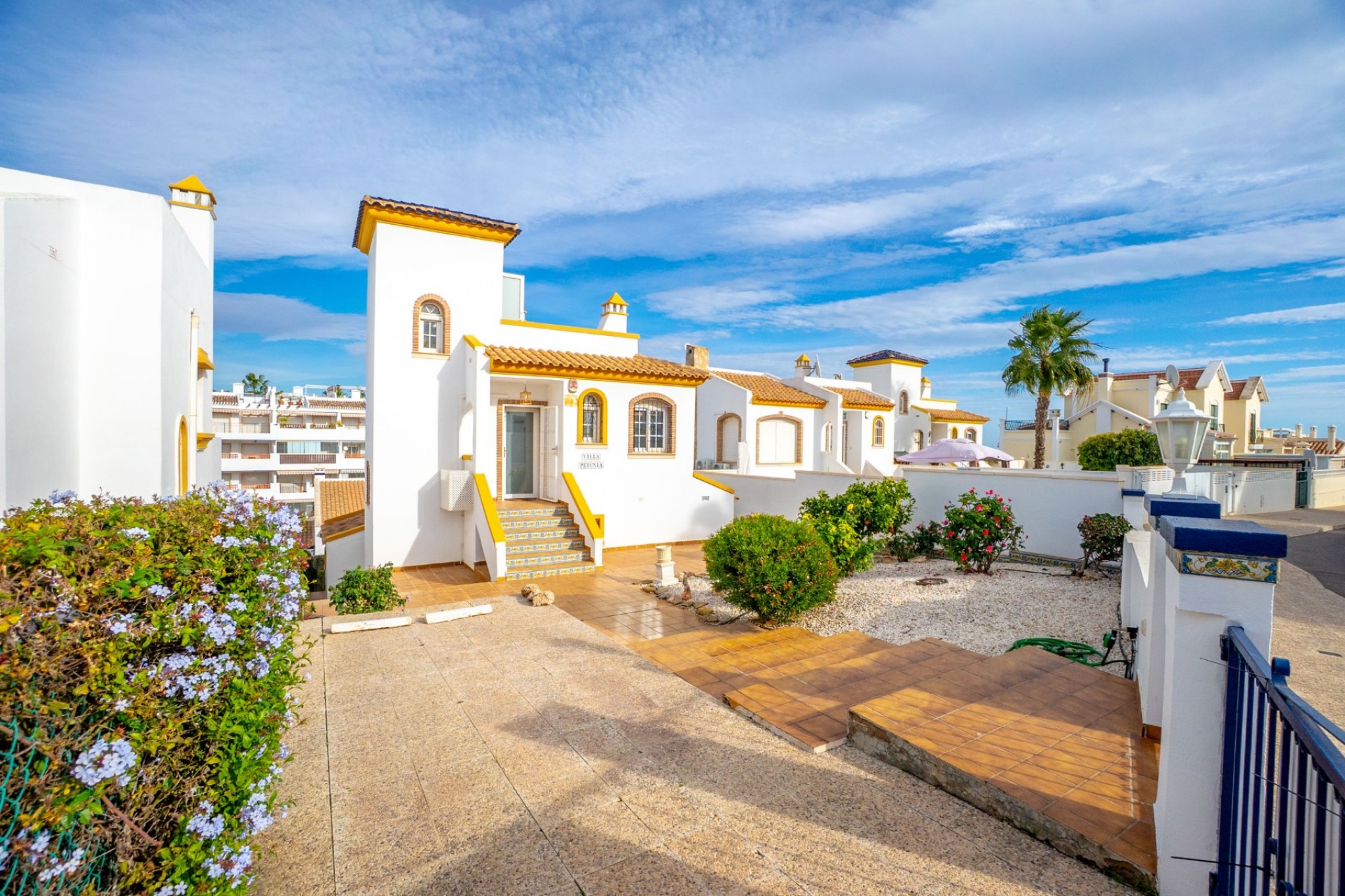 Resale - Villa -
Orihuela Costa - Villamartín