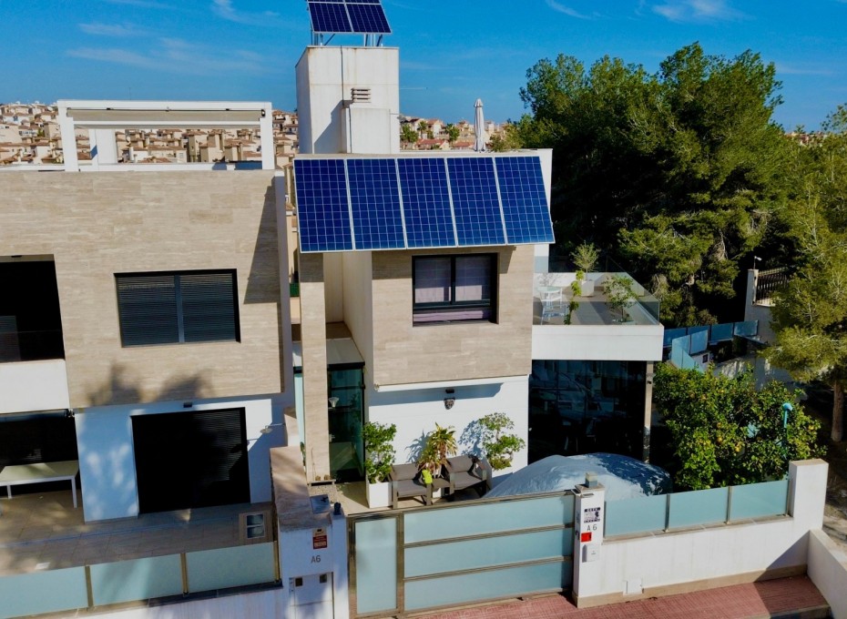 Resale - Villa -
Orihuela Costa - Villamartín